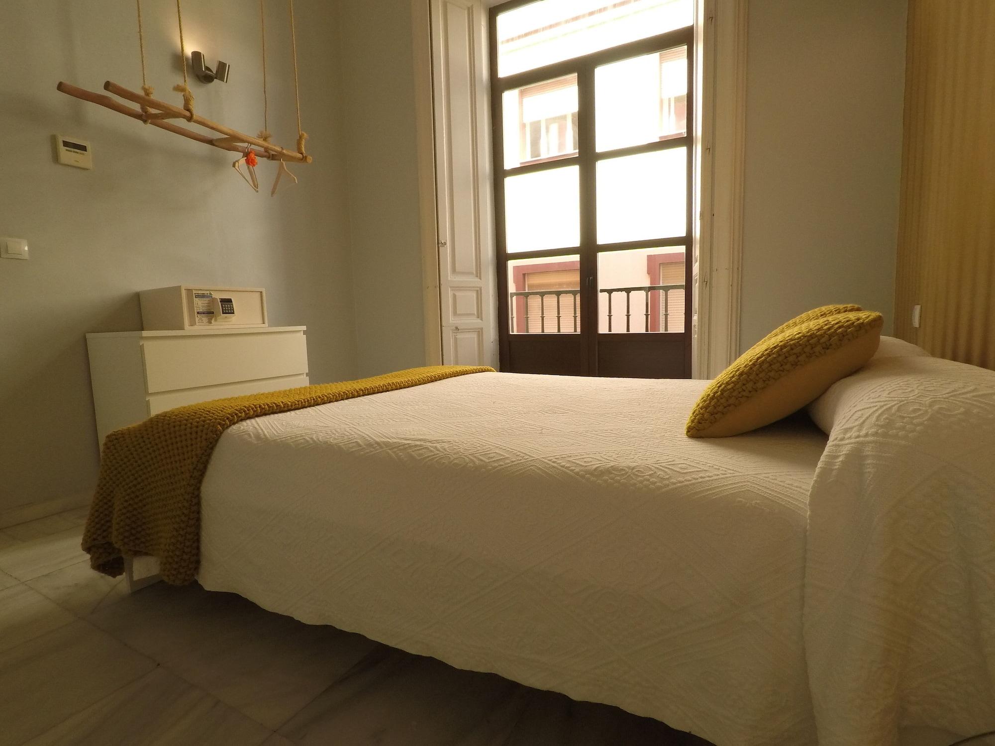 Joy Plaza De Armas Hostel Seville Luaran gambar